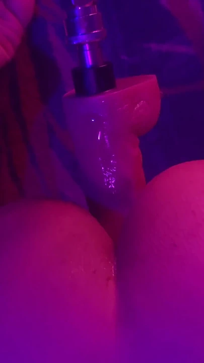 Dildo'mla oynamayı çok seviyorum