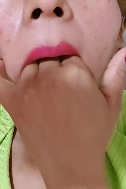 Parmaklarımı emmeyi seviyorum