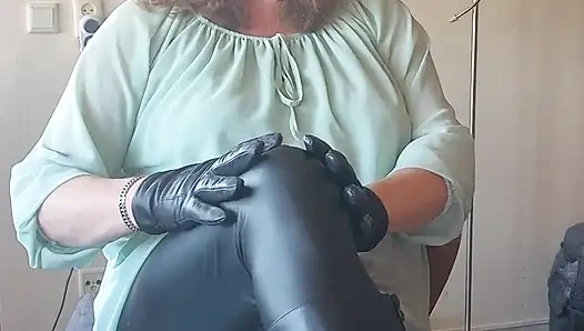 Sigaranın tadını çıkarıyor ve ağzımda kül oluyor