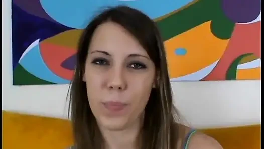 Azgın adam seksi götlü hatundan sakso çekerken zevk alıyor