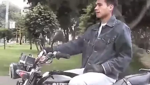 Asılı latin twink santiago kriko kapalı