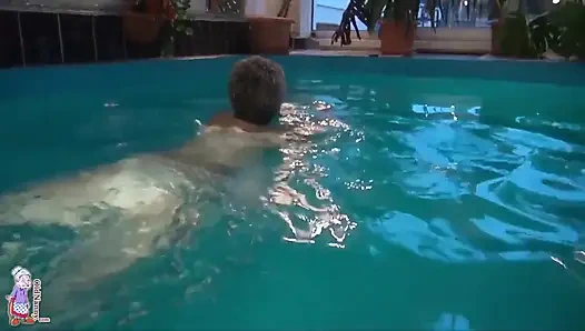 Yüzme seansı sırasında mastürbasyon