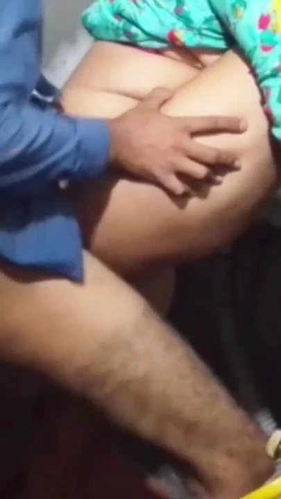 Amatör evli kadınla ev yapımı seks yarağa biniyor ve domalarak dölleme. Büyük götlü orta yaşlı seksi kadın | Klip 1