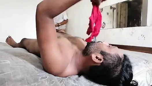 Sareena üvey annesinin külotunu koklama cezası