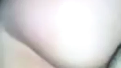 Adam sevgilisini beceriyor ve videoyu arkadaşına gönderiyor