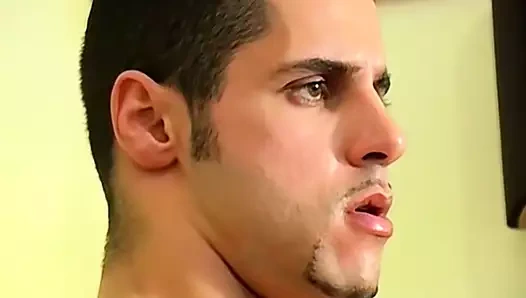 Yakışıklı atletik jack ustaları mastürbasyon yaparken röportaj