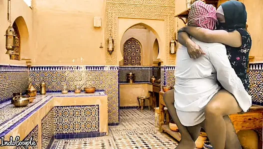 Suudi koca ve İranlı evli kadın mutfakta