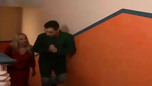 Alman amatör pornoda yarak için istekli skandal evli kadınlarla sadakatsiz seks vol 2