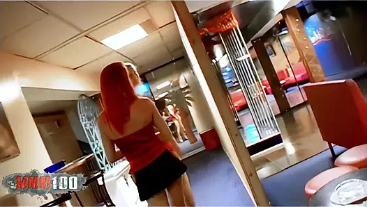 Angie Kiss Alys Alys Rebel ve Angie Kiss Marsilya'daki Vahiné'de birbirlerinin amlarını ve dildolarını yalıyor