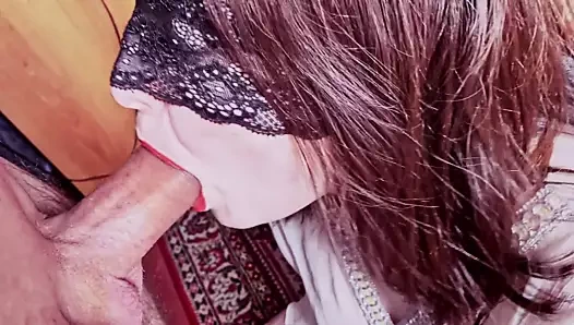 Üvey kardeşim benimle ilk oral seks denemeye karar verdi ve o kadar çok sevdi ki duramadı ve hepsini yuttu