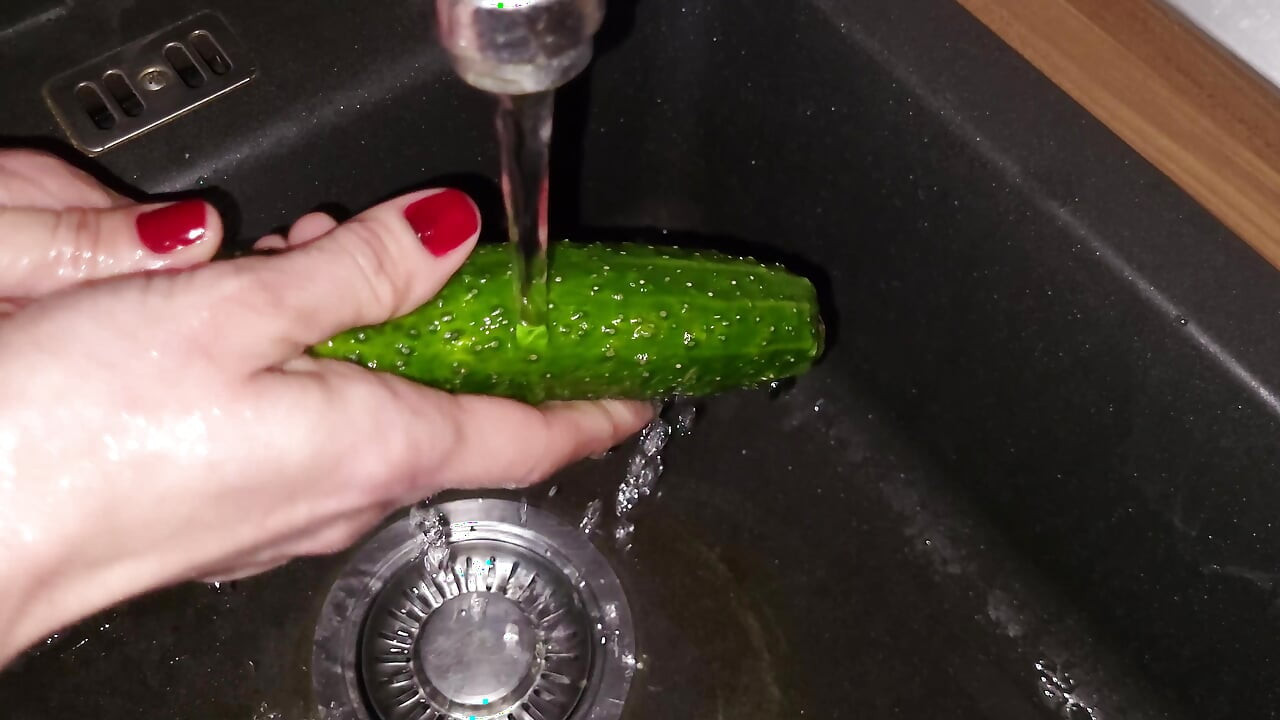 Kıllı amcığıma salatalık koydum