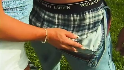 Üstün civciv büyük horoz darbe ve derinden onu ıslak delik açık almak için seviyor