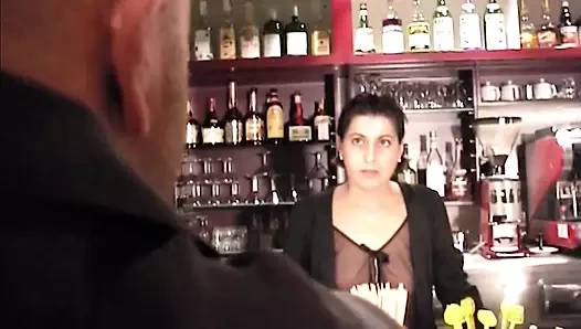 İtalyan sürtüğün amını fışkırtıyor