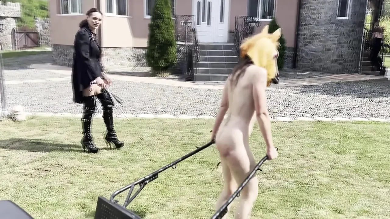 Ponypige pisket, malket og forslået hårdt - EXTREME LEZDOM Ponygirl træning
