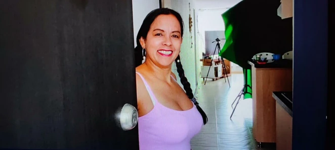 4k filminin tamamı bir dil öğretmeni adamandeve ve lupo ile ilk özel dersi veriyor