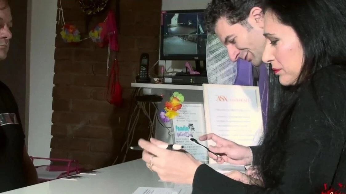 पहली बार में एक स्विंगर क्लब फ्रो हॉट रियल कपल