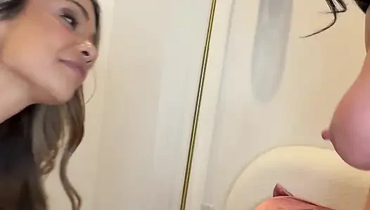 Jennifer White ve Ava Amira ile sapık üçlü seks - dikey