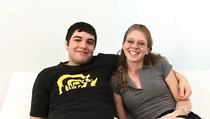 Sarışın sürtük becerdin tarafından bir siyah horoz