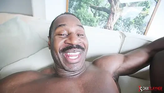 Brezilyalı genç kız ilk porno videosunu çekiyor