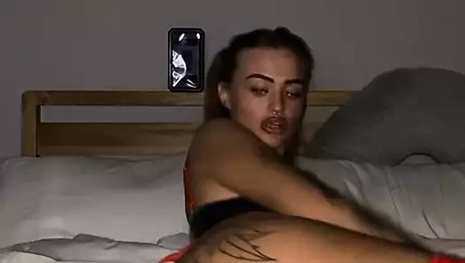 Kalın götlü emo şeker sopayla sikişiyor