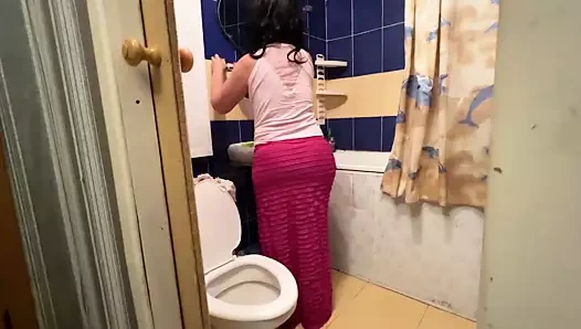 Milf kendini anal seks için hazırladı