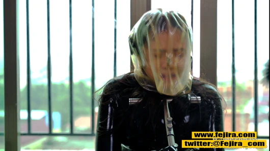 Fejira com - sevimli lateks kız metal esaret ve oyun