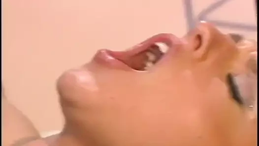 Sultry sarışın içinde siyah ağ berbat ve sikikleri sıcak horoz üzerinde merdivenler