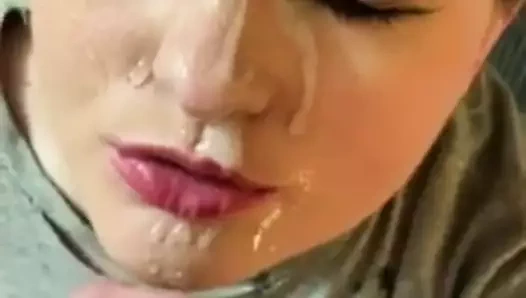 Adım annemin arkadaşı taşakları berbat ve büyük bir yüz alır