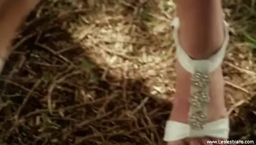 Rebekah kızının amını öpüyor ve yalıyor