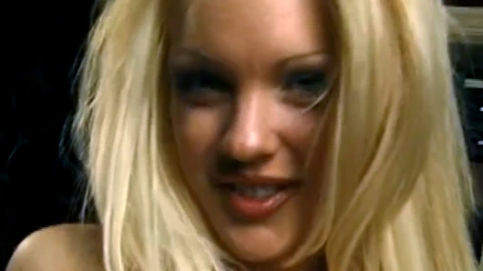 Minik yarağını şimdiye kadarki en iyi meme sikişine veriyor