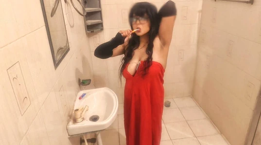 İngiltere'den ateşli kız tren yolculuğu sırasında erkek arkadaşı tarafından sikiliyor