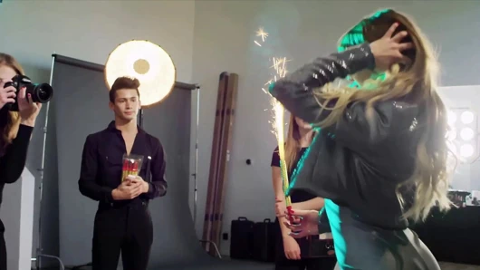 Daha derin. naomi &amp; ashley fotoğraf çekiminde yoğun üçlü var