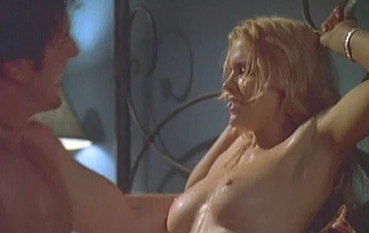 Hudson leick çıplak göğüsler seks skandal gezegeni hakkında bir şey