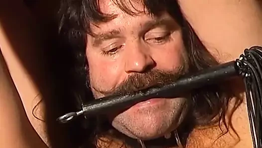 Amatör Alman çift BDSM eyleminde sert şaplak yiyor