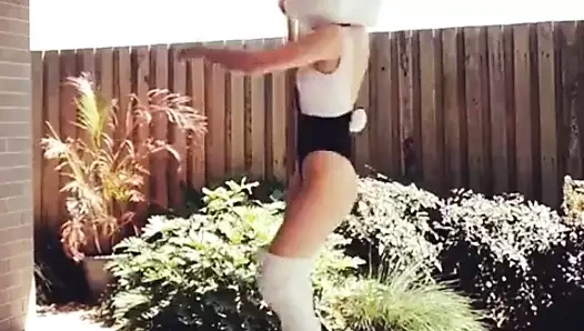 kız ben beyaz çizmeler