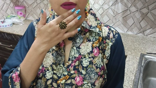 Hintli pencaplı ma yeni desi chudai tam galiyan punjabi full hd desi sardarni üvey anne yarası mutfakta