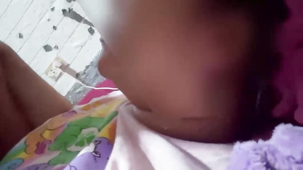 Teyze yüksek bir ses çıkarırken, junior stresliydi