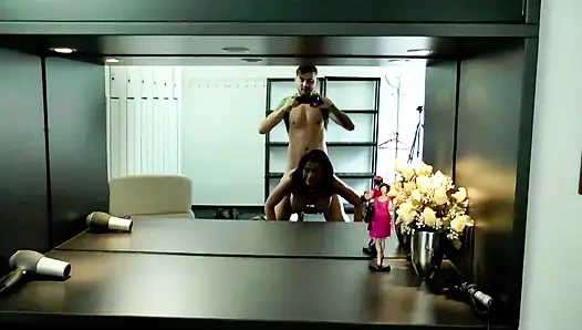 Tetas grandes milf disfrutando en primer plano semen en las tetas