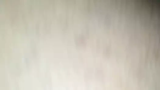 Sulu lucy shoves bir boşalmak kapalı horoz içine ona ıslak kedi