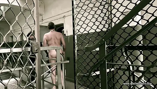 Dominatrix sahibe April - kullanılıyor ve cezalandırılıyor - cell45