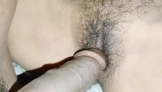 Hintli ateşli kadın... Sevimli Hintli desi kız daha sert sikişiyor ve yarak emiyor