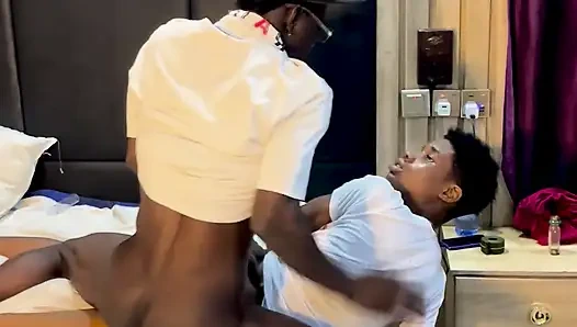 Tarmahugg 101 doğumdan sonra öğretim görevlisi ile