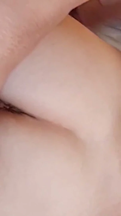 Genç Karının Amına Dildo Artı Sik Onun Daha Hızlı Boşalmasını Sağlıyor | Klip 2