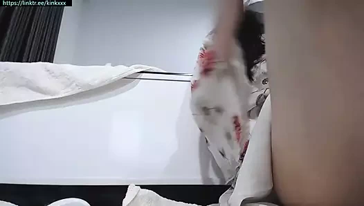 Seksi yaramaz tanrıça t sigara içme dışında içinde sıcak sıkı küçük b