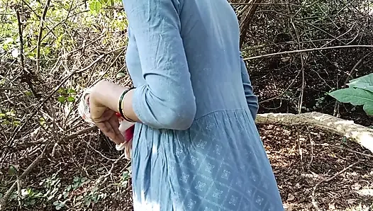 Hintli desi köyü yenge ormanda yarak emiyor