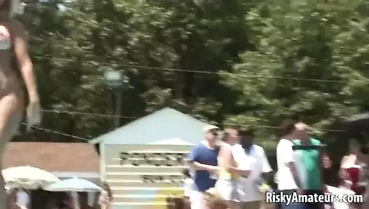 Sıcak amatör babes almak vahşi üzerinde the sahne