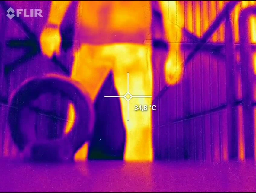 Yumurta sallarken iş yerinde IR video