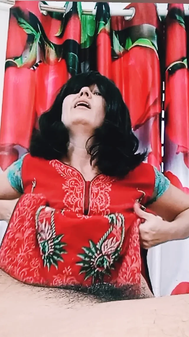 Ailem gelmeden önce üvey kız kardeşimi sikiyorum
