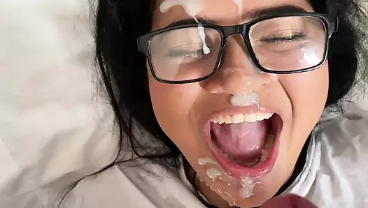 Evde kimse yokken üvey kız kardeşimle seks yaptım