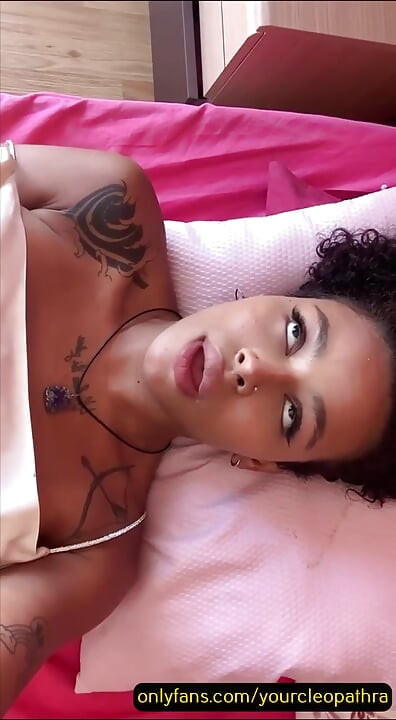 18 yaşındaki kaltak kendi tik tok çıplakını sızdırdı